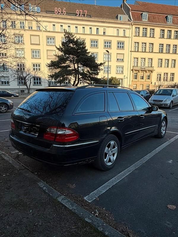 Gebraucht Mercedes E220 150 PS (110 kW) 2005 Schwarz Kombi