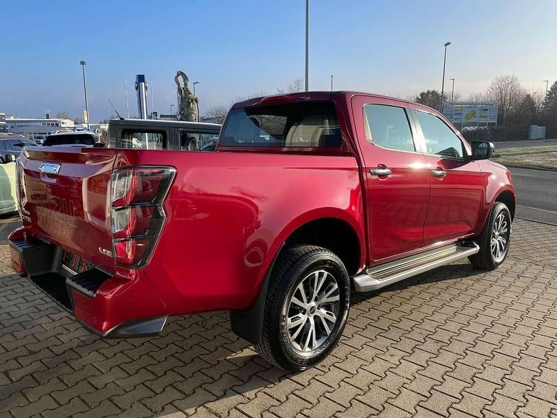 Neu Isuzu D-Max 163 PS (119 kW) 2025 Red spinel SUV
