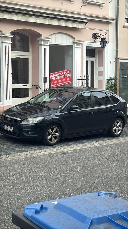 Schwarz Gebraucht 2010 Ford Focus Limousine | 3.000 € (Fairer Preis) - Bild 1/4