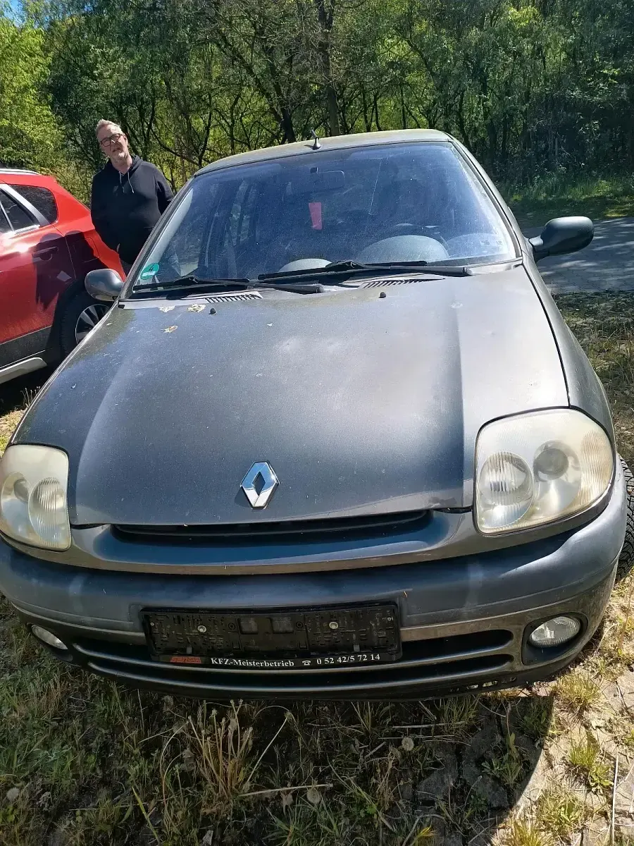 Używany Renault Clio II 75 KM (55 kW) 2000 Szary Hatchback