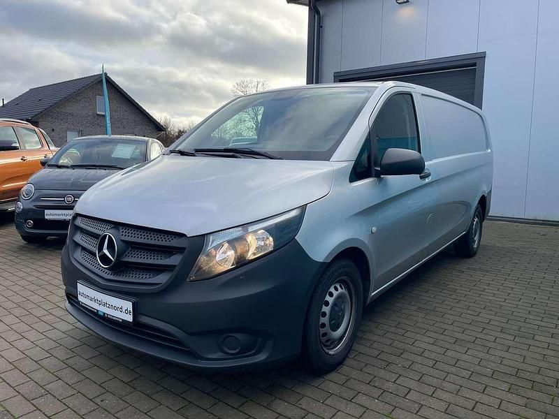 Brillantsilber metallic Gebraucht 2017 Mercedes Vito Van | 9.980 € (Superpreis) - Bild 1/4