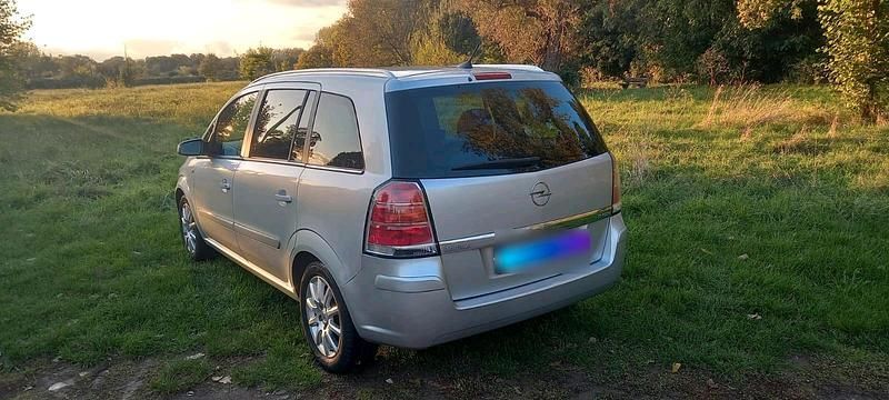 Gebraucht Opel Zafira 120 PS (88 kW) 2008 Silber Van / Kleinbus