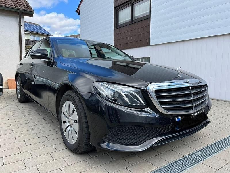 Gebraucht Mercedes E220 194 PS (142 kW) 2017 Schwarz Limousine