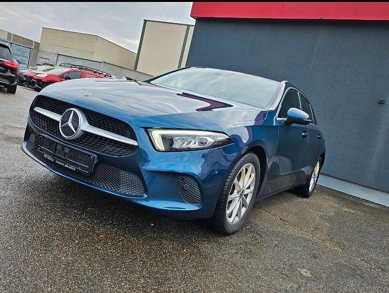 Blau Gebraucht 2019 Mercedes A220 Limousine | 14.500 € (Guter Preis) - Bild 1/4