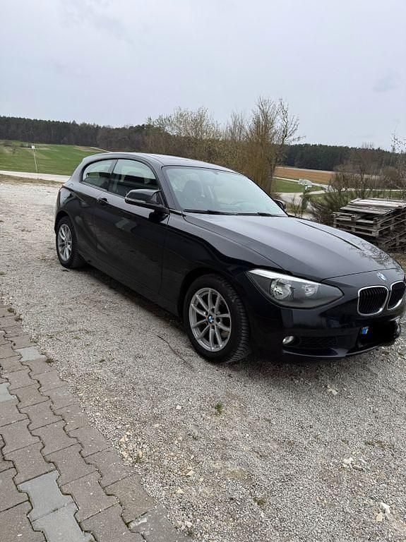 Gebraucht BMW 114 102 PS (75 kW) 2012 Schwarz Kleinwagen