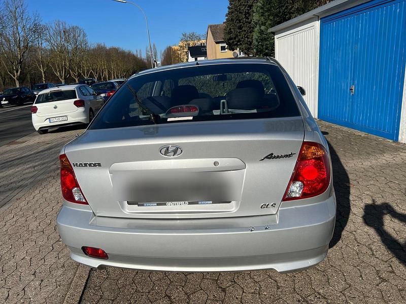 Gebraucht Hyundai Accent 86 PS (63 kW) 2004 Silber Limousine