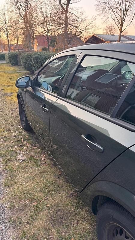 Gebraucht Opel Astra 90 PS (66 kW) 2011 Grün Kleinwagen