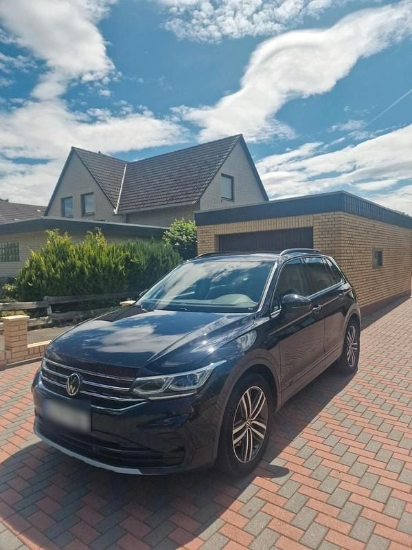 Gebraucht 2025 VW Tiguan Sport SUV | 27.800 € (Superpreis) - Bild 1/4