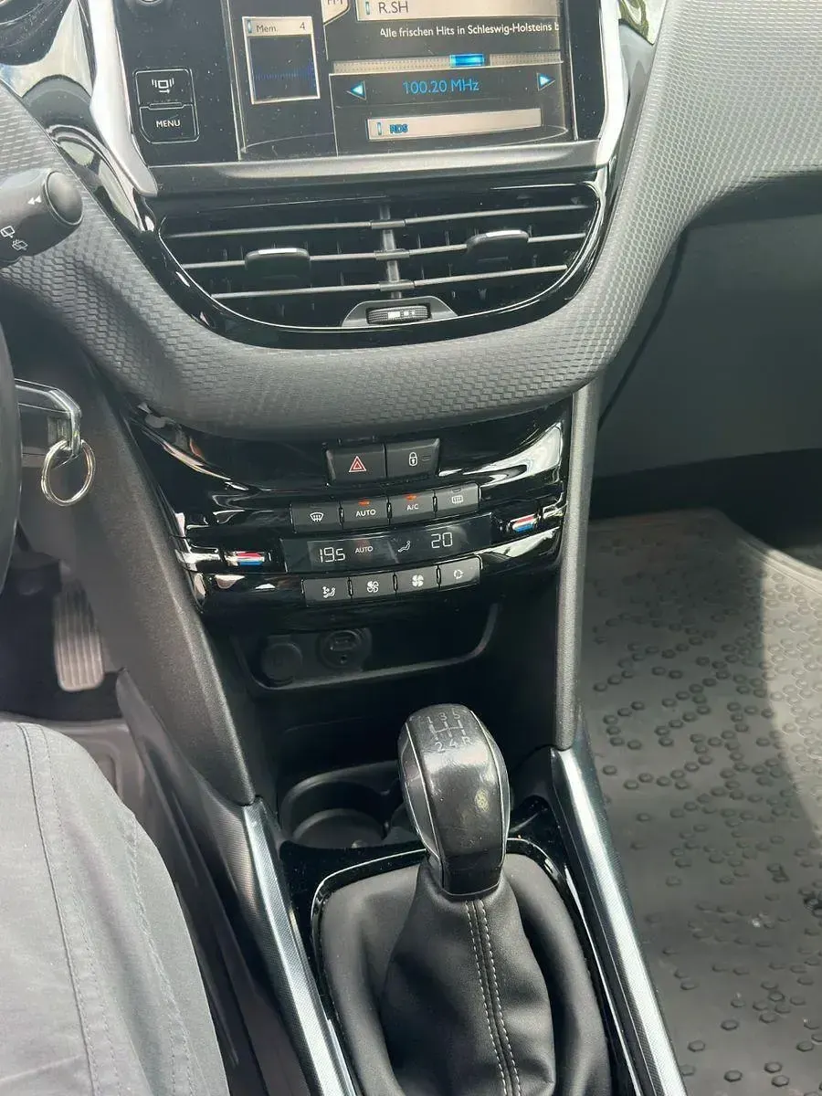 Gebraucht Peugeot 2008 Allure 120 PS (88 kW) 2013 Silber SUV
