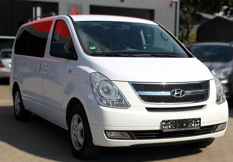 Weiß Gebraucht 2011 Hyundai H-1 Comfort Van / Kleinbus | 8.990 € (Fairer Preis) - Bild 1/4