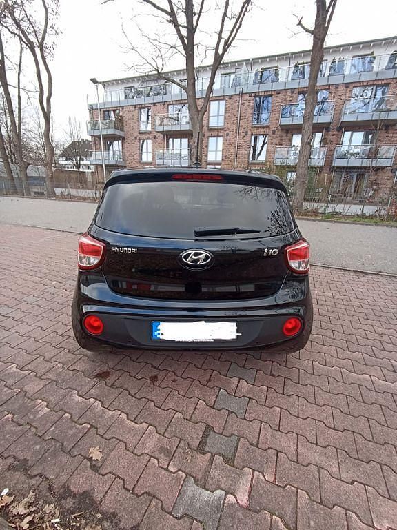 Gebraucht Hyundai i10 Select 67 PS (49 kW) 2018 Schwarz Kleinwagen