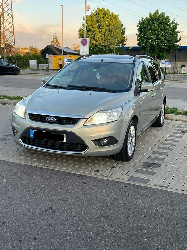 Gold Gebraucht 2009 Ford Focus Kombi | 4.200 € (Teuer) - Bild 1/4