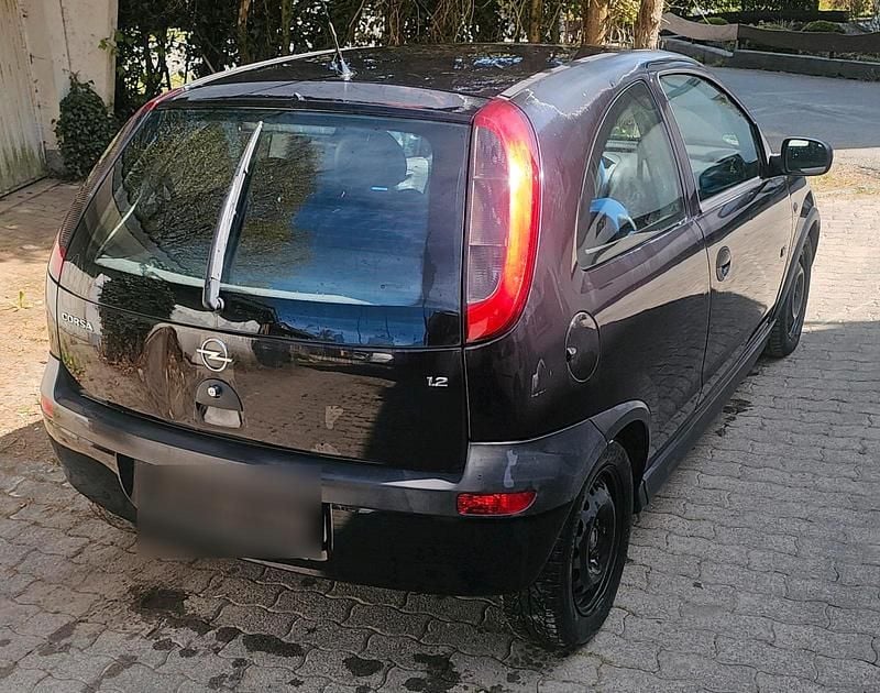 Second-hand Opel Corsa 75 CP (55 kW) 2002 Negru Hatchback
