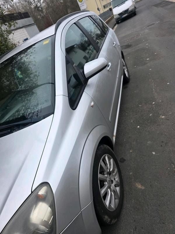 Silber Gebraucht 2005 Opel Zafira Van / Kleinbus | 1.000 € (Superpreis) - Bild 1/4