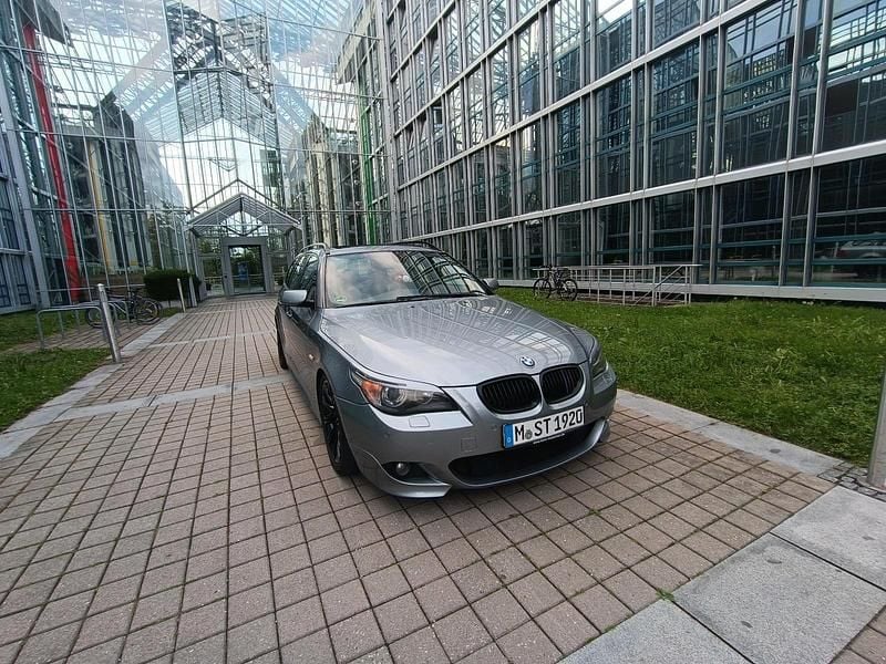 Gebraucht BMW 525 M Sport 177 PS (130 kW) 2007 Grau Kombi