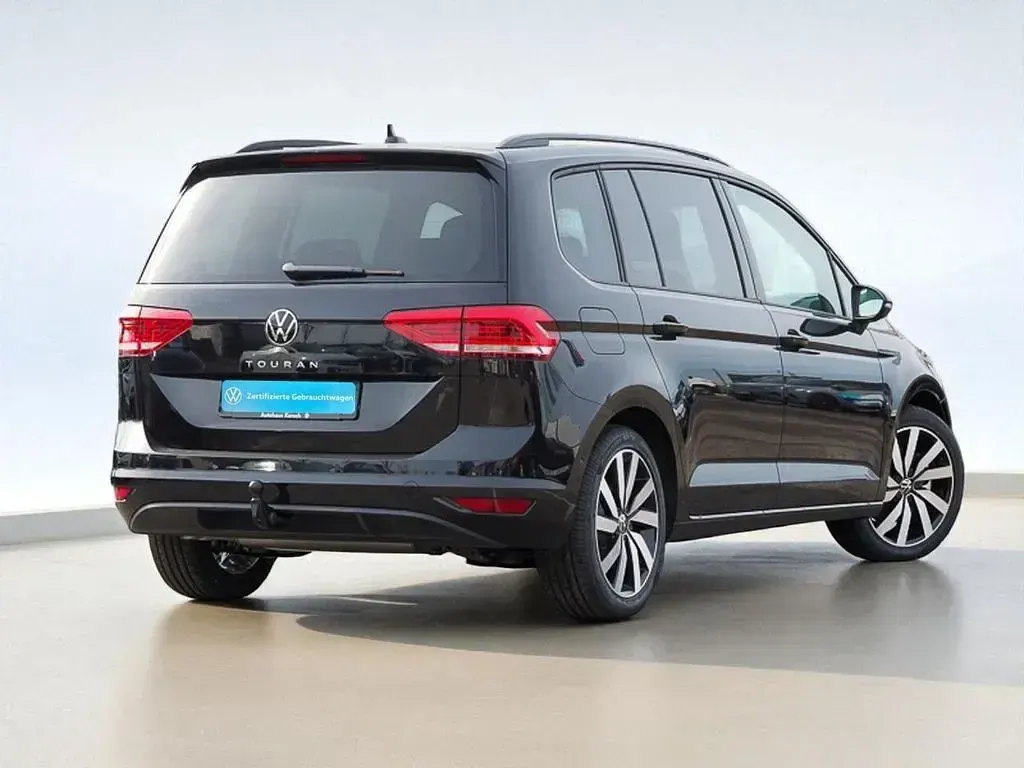 Gebraucht VW Touran Highline 150 PS (110 kW) 2025 Deep black perleffekt Van / Kleinbus