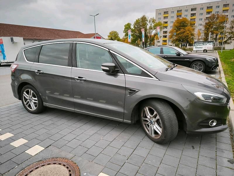 Gebraucht Ford S-MAX S 240 PS (176 kW) 2018 Grau Van / Kleinbus