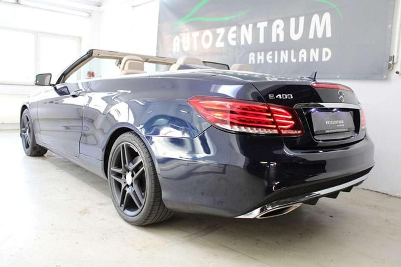 Gebraucht Mercedes E400 AMG 333 PS (244 kW) 2014 Blau Cabrio
