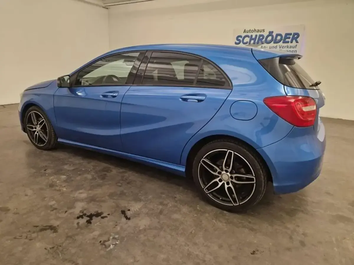 Gebraucht Mercedes A180 AMG 122 PS (89 kW) 2013 Blau Limousine