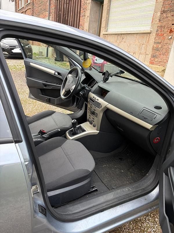 Gebraucht Opel Astra 90 PS (66 kW) 2008 Silber Limousine