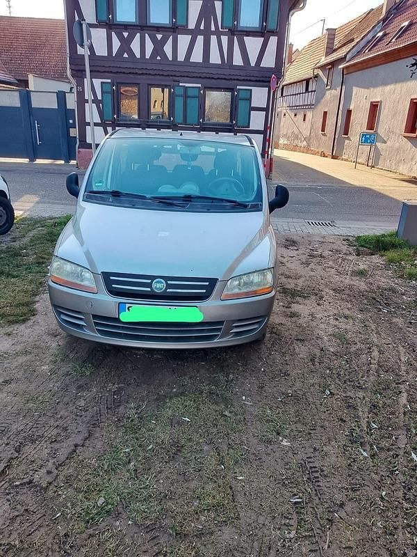 Grau Gebraucht 2004 Fiat Multipla Van / Kleinbus | 1.300 € - Bild 1/4