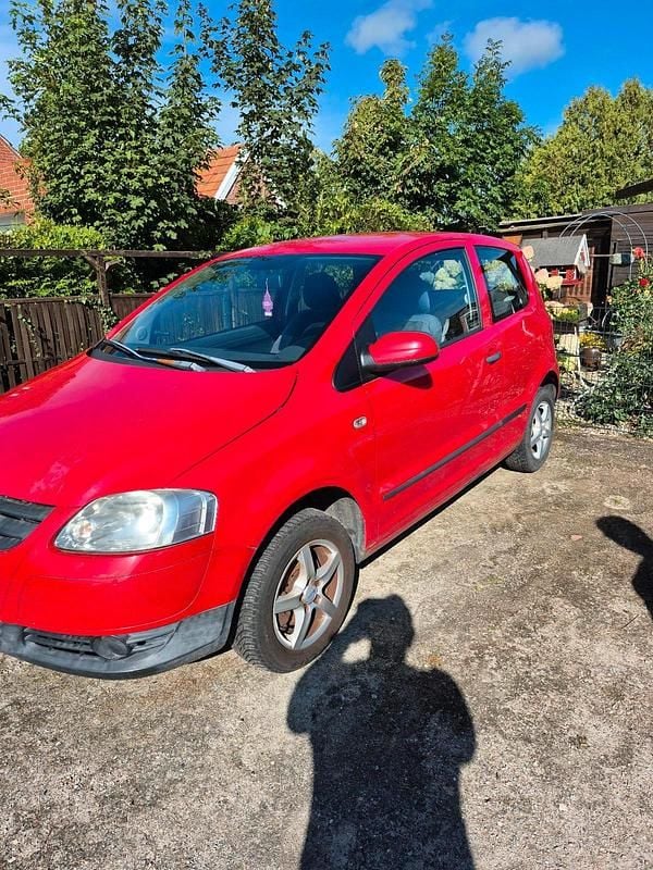 Rot Gebraucht 2006 VW Fox Kleinwagen | 400 € (Superpreis) - Bild 1/4
