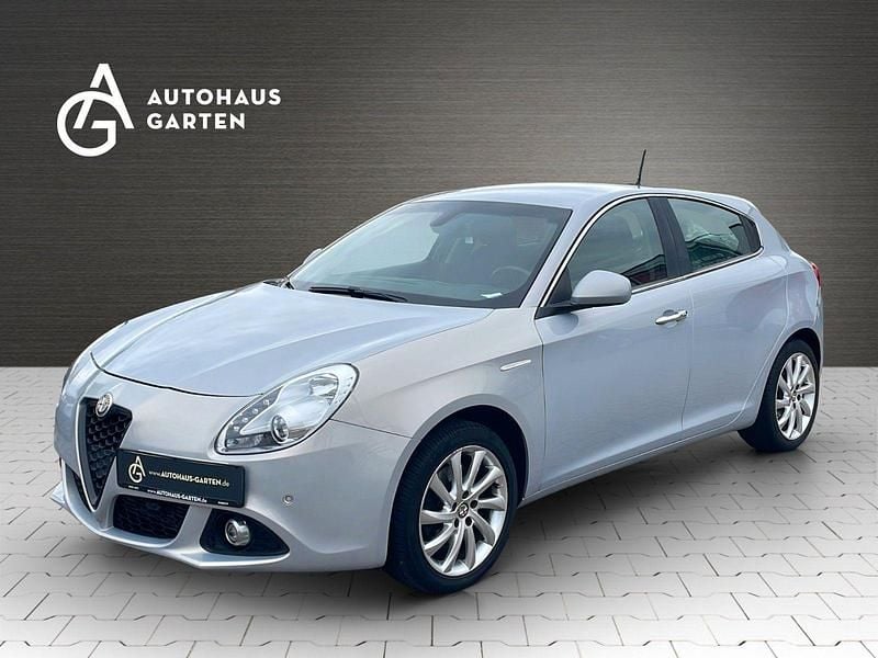 Silber Gebraucht 2016 Alfa Romeo Giulietta Turismo Limousine | 3.450 € (Superpreis) - Bild 1/3