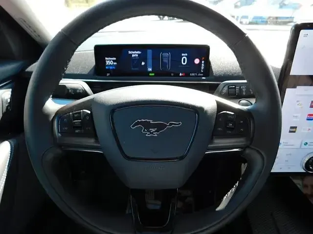 Gebraucht Ford Mustang Mach-E 197 kW (269 PS) 2023 Weiß SUV