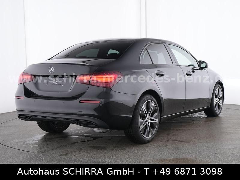 Gebraucht Mercedes A200 Progressive 163 PS (119 kW) 2024 Schwarz Limousine