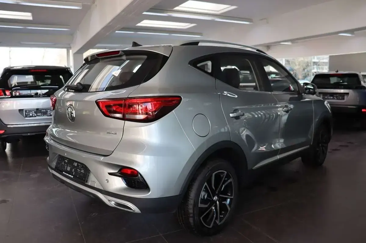 Gebraucht MG ZS Luxury 106 PS (77 kW) 2024 Cosmic silver Limousine