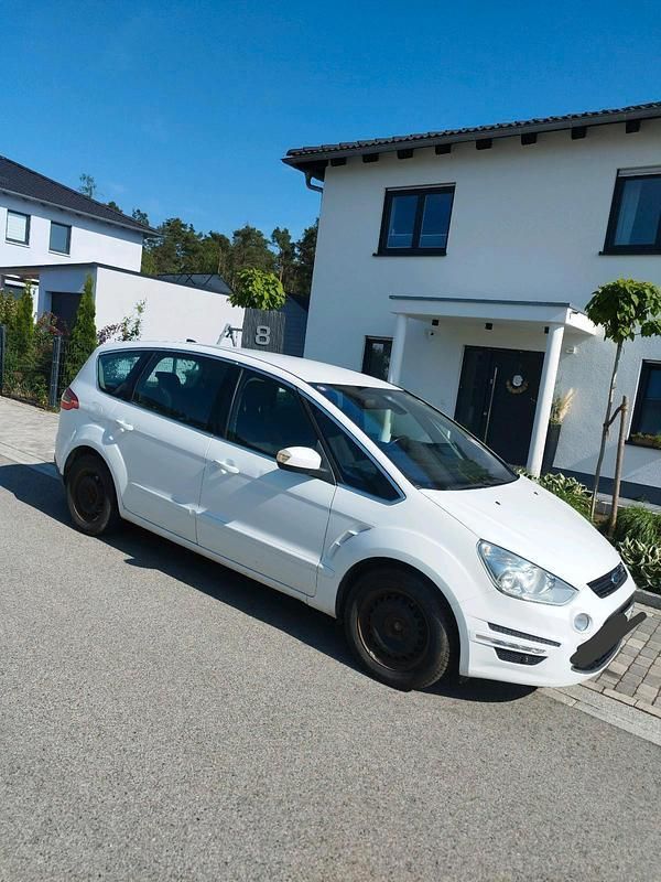 Weiß Gebraucht 2014 Ford S-MAX S Van / Kleinbus | 4.900 € (Superpreis) - Bild 1/4