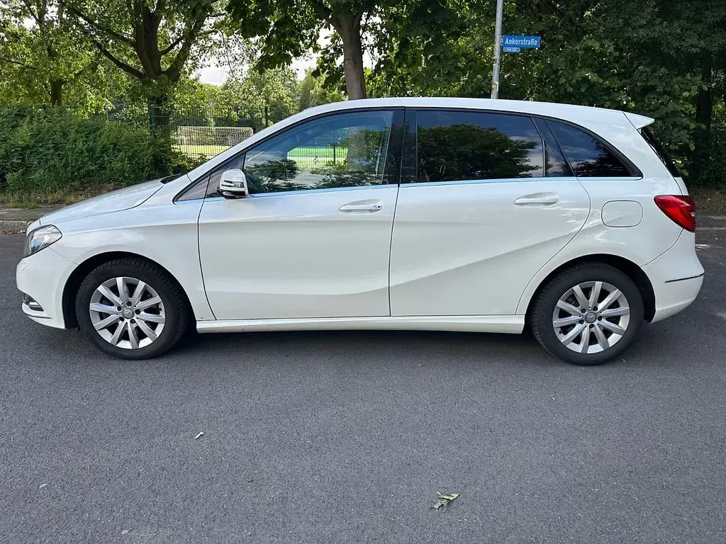Gebraucht Mercedes B220 184 PS (135 kW) 2013 Weiß Kleinwagen