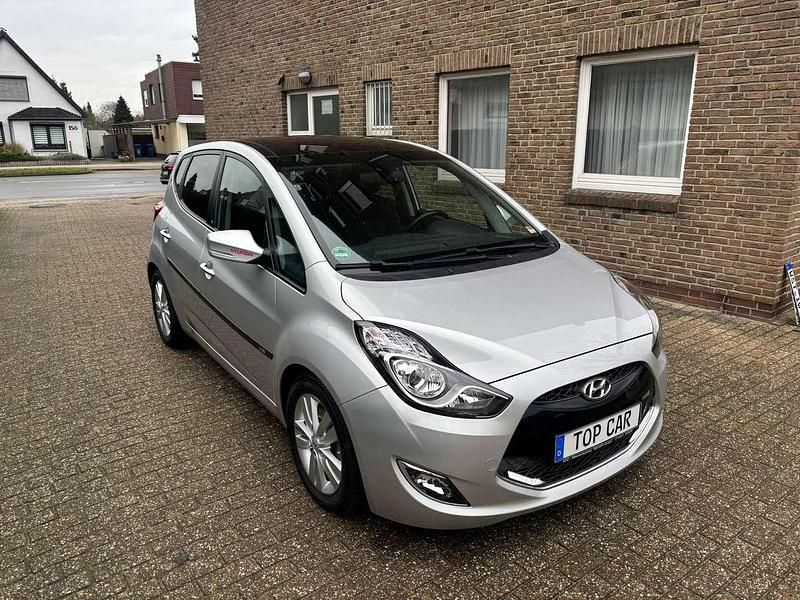 Silber Gebraucht 2012 Hyundai ix20 Style Kleinwagen | 8.999 € (Fairer Preis) - Bild 1/4