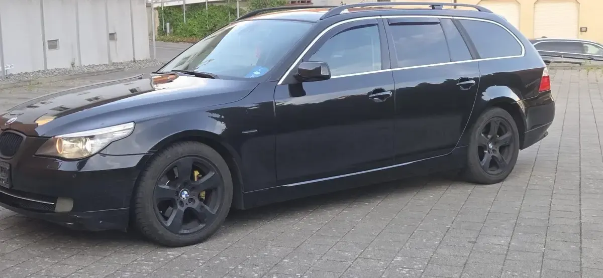 Gebraucht BMW 530 235 PS (172 kW) 2008 Schwarz Kombi