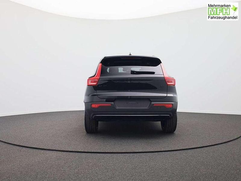 Neu Volvo XC40 Plus 197 PS (144 kW) 2026 Onyx black metallic SUV