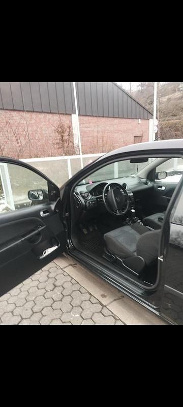 Gebraucht Ford Fiesta 81 PS (59 kW) 2005 Schwarz Kleinwagen