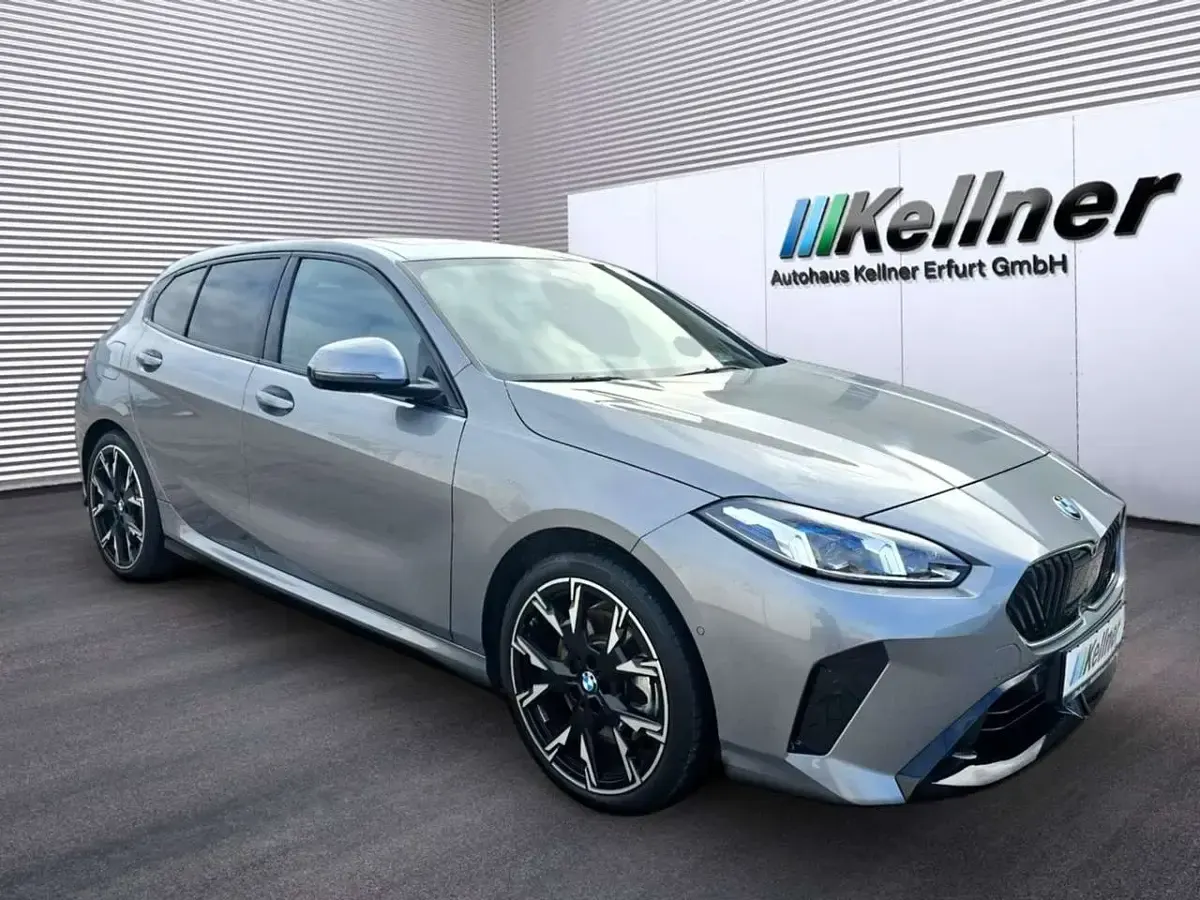 Gebraucht BMW 123 M Sport 224 PS (164 kW) 2025 Skyscraper grau met. Kleinwagen
