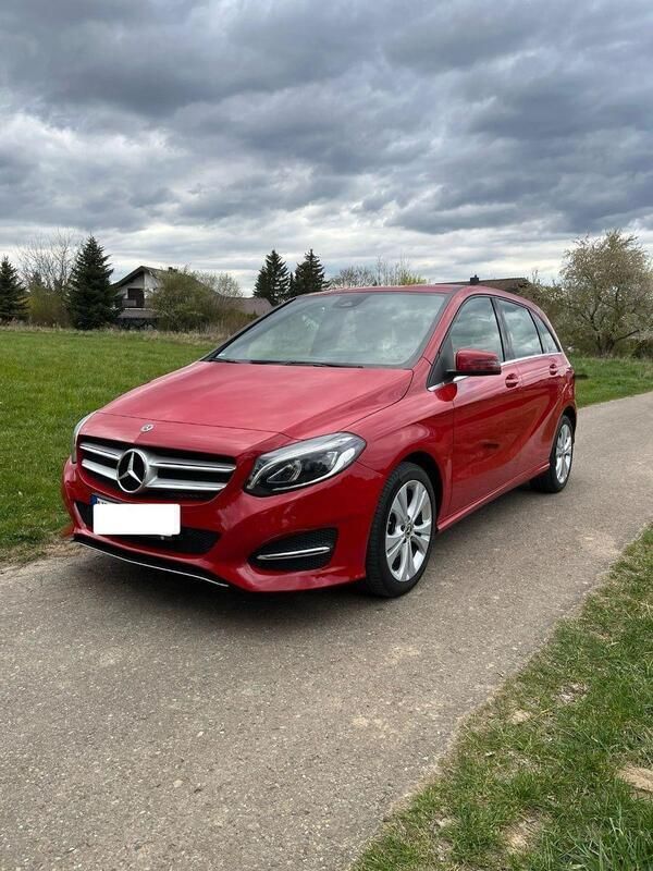 Rot Gebraucht 2017 Mercedes B180 Van / Kleinbus | 17.500 € (Fairer Preis) - Bild 1/4