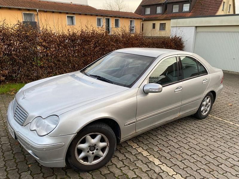 Silber Gebraucht 2002 Mercedes C180 Elegance Limousine | 1.590 € (Superpreis) - Bild 1/4