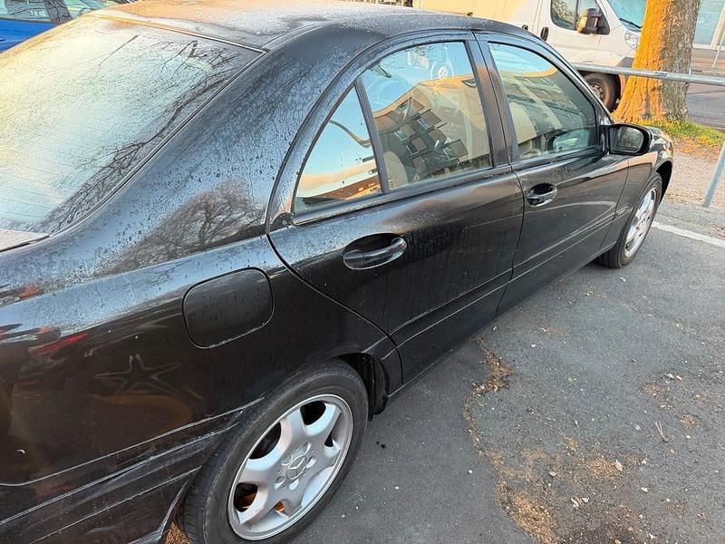 Gebraucht Mercedes C180 143 PS (105 kW) 2004 Schwarz Limousine