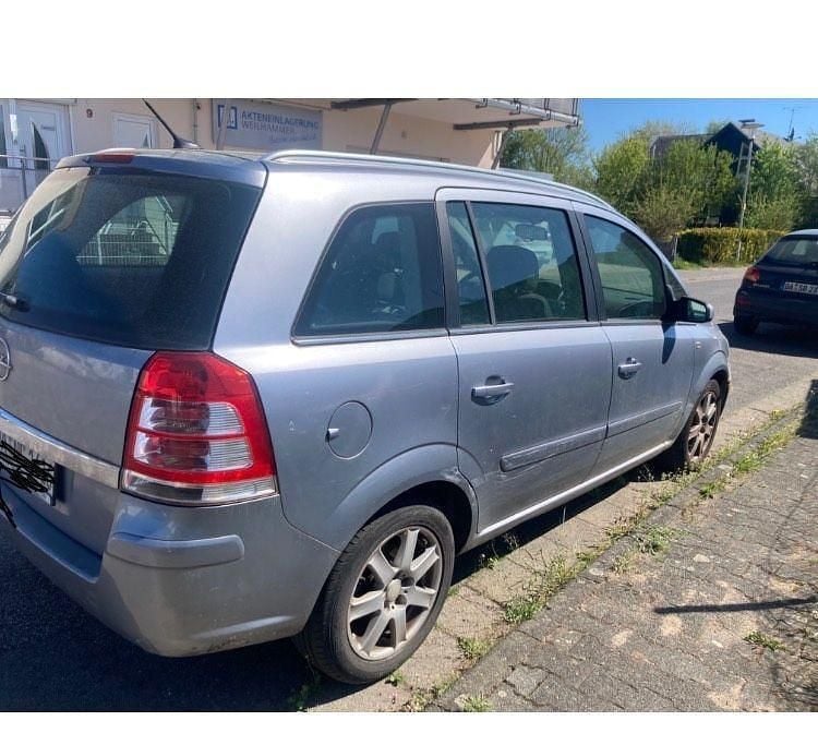 Second-hand Opel Zafira Edition 140 CP (102 kW) 2009 Gri Monovolum