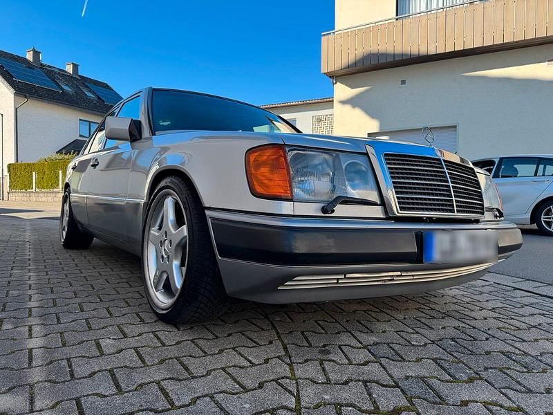 Gebraucht Mercedes E280 197 PS (144 kW) 1993 Silber Limousine