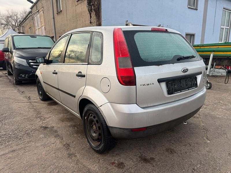 Gebraucht Ford Fiesta 70 PS (51 kW) 2004 Silber Kleinwagen