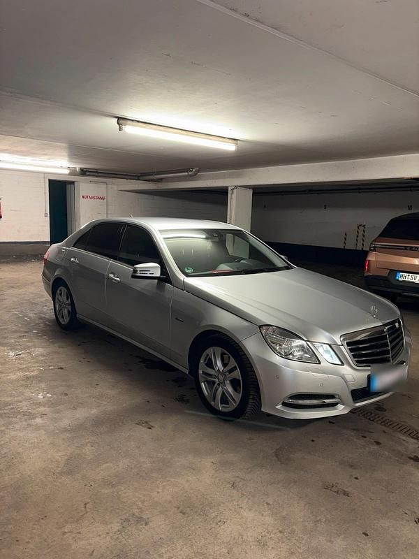 Gebraucht Mercedes E250 Avantgarde 204 PS (150 kW) 2010 Silber Limousine