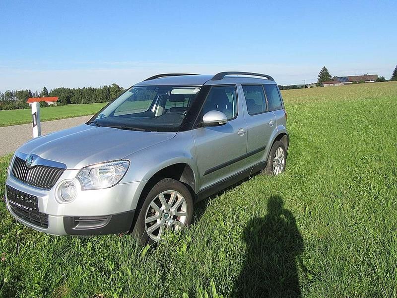 Silber Gebraucht 2011 Skoda Yeti Ambition SUV | 12.250 € (Teuer) - Bild 1/4