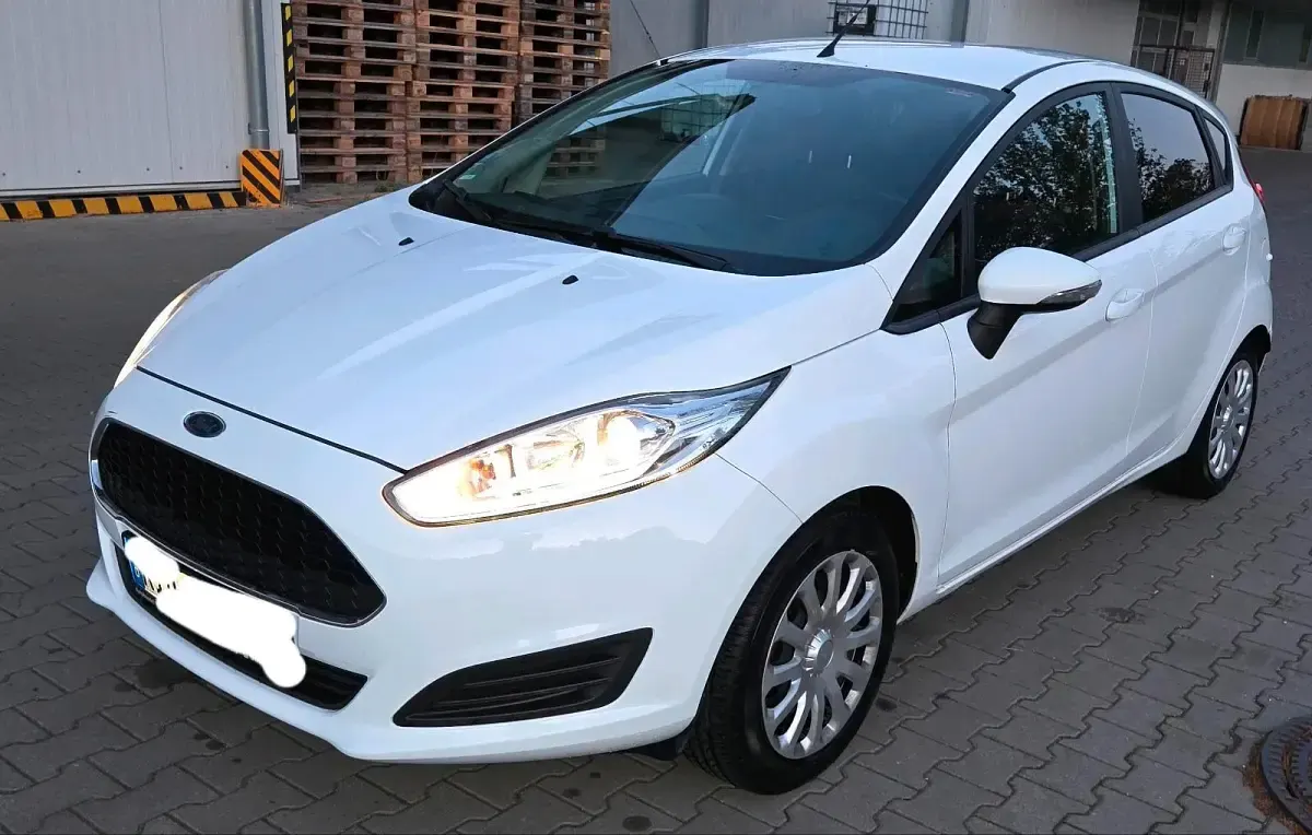 Gebraucht Ford Fiesta 75 PS (55 kW) 2016 Weiß Kleinwagen
