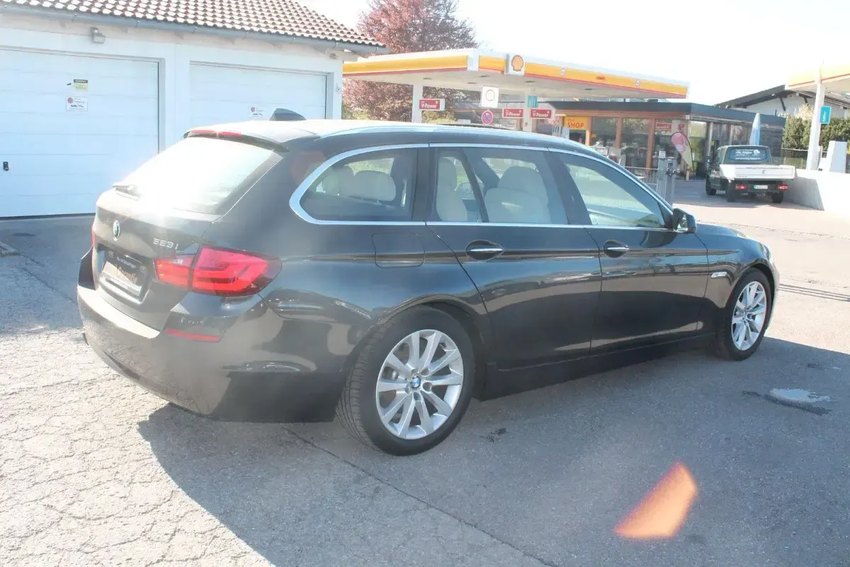 Gebraucht BMW 523 204 PS (150 kW) 2010 Grau Kombi