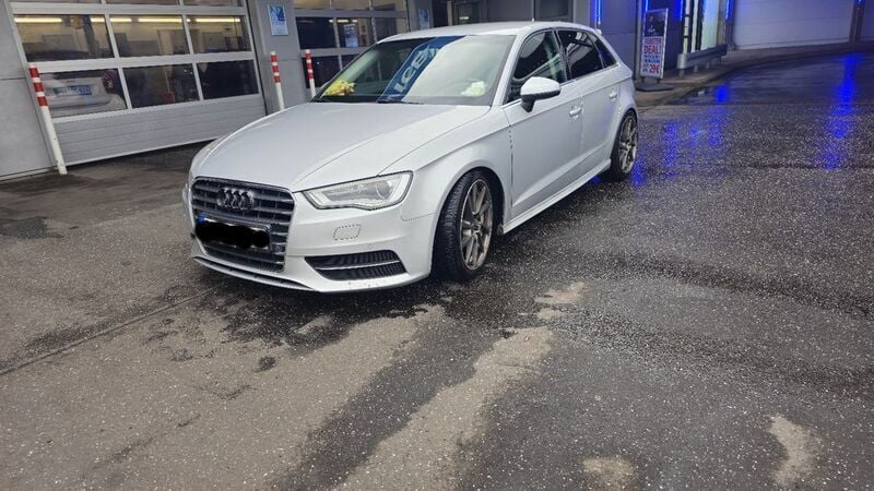 Grau Gebraucht 2014 Audi A3 Sportback S-Line Limousine | 7.200 € (Superpreis) - Bild 1/4