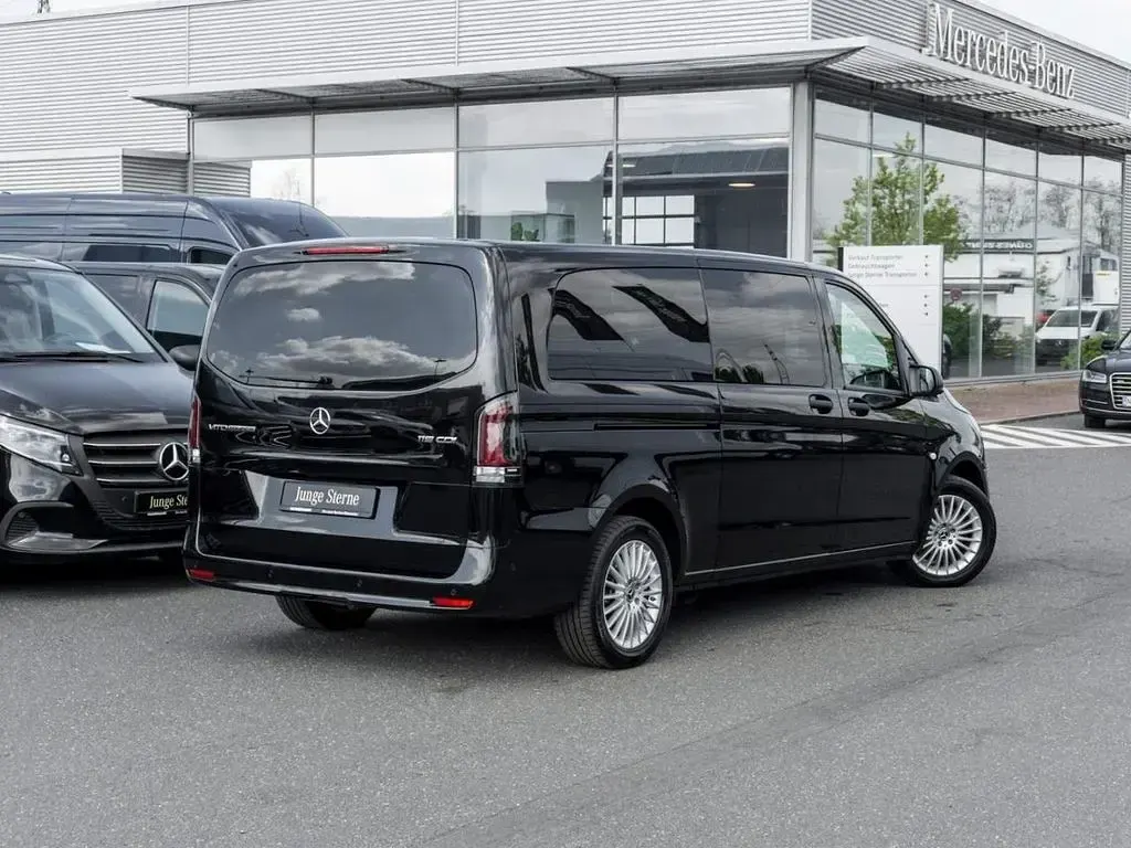 Second-hand Mercedes Vito 190 CP (139 kW) 2025 Negru Van