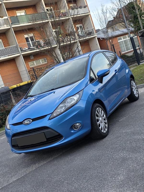 Gebraucht Ford Fiesta 60 PS (44 kW) 2011 Blau Kleinwagen